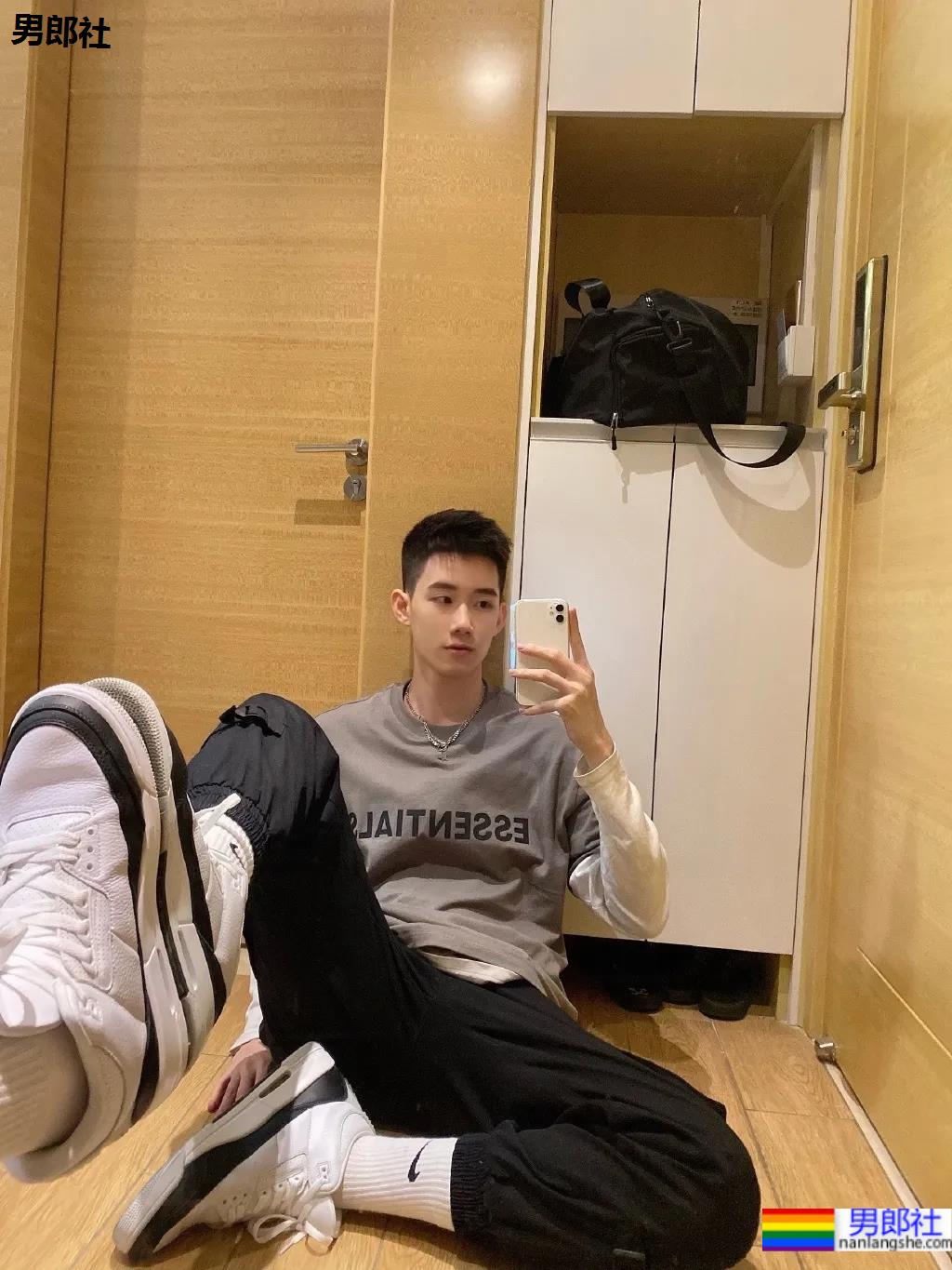 干净帅气的小奶狗，99%会爱上他！ - 51虹马