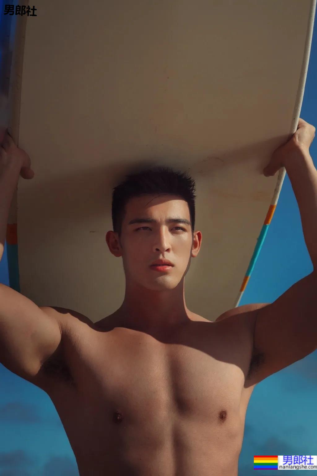 毛若懿乘风破浪新照一览！体育生身材真的太可以了！-51虹马