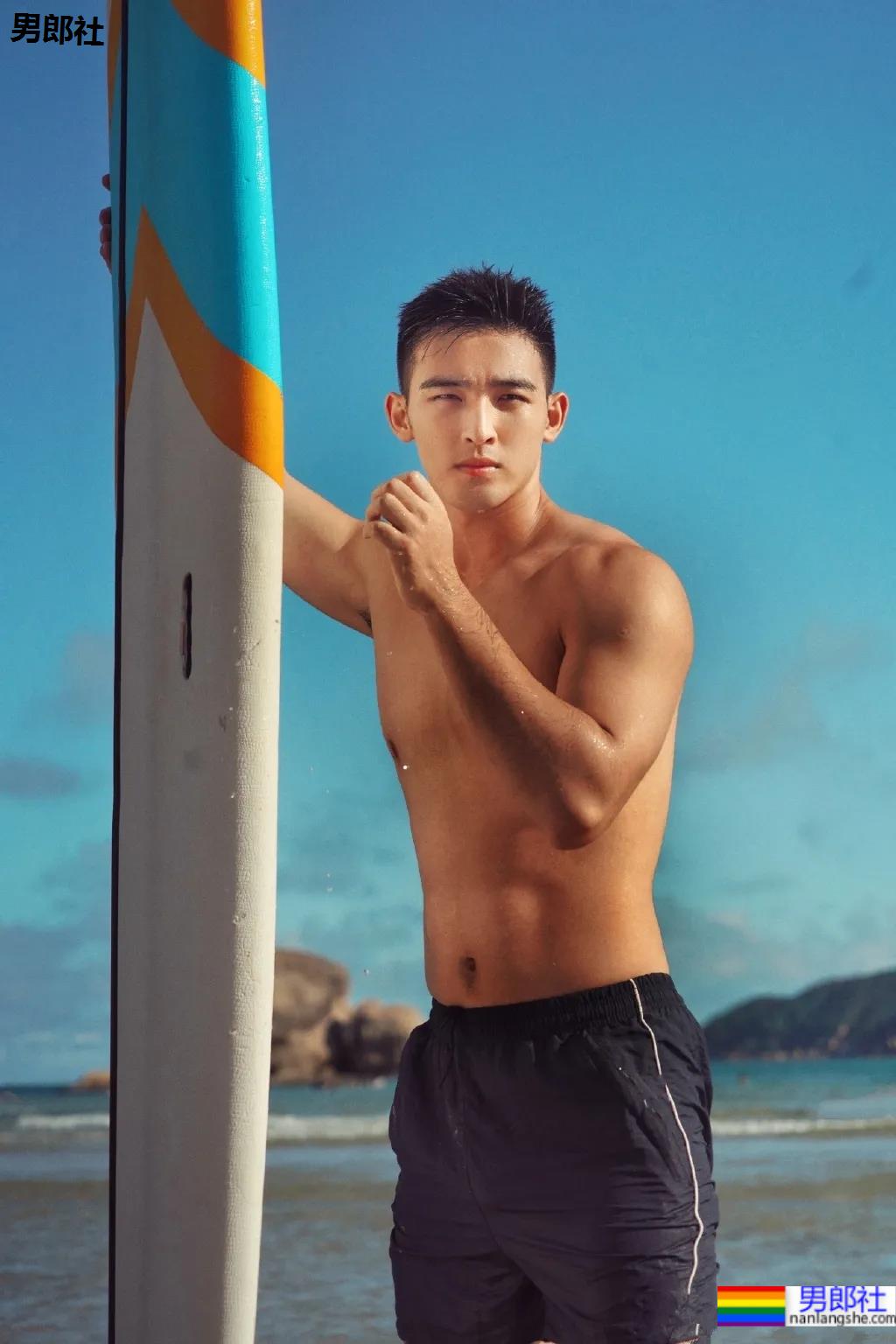 毛若懿乘风破浪新照一览！体育生身材真的太可以了！ - 51虹马