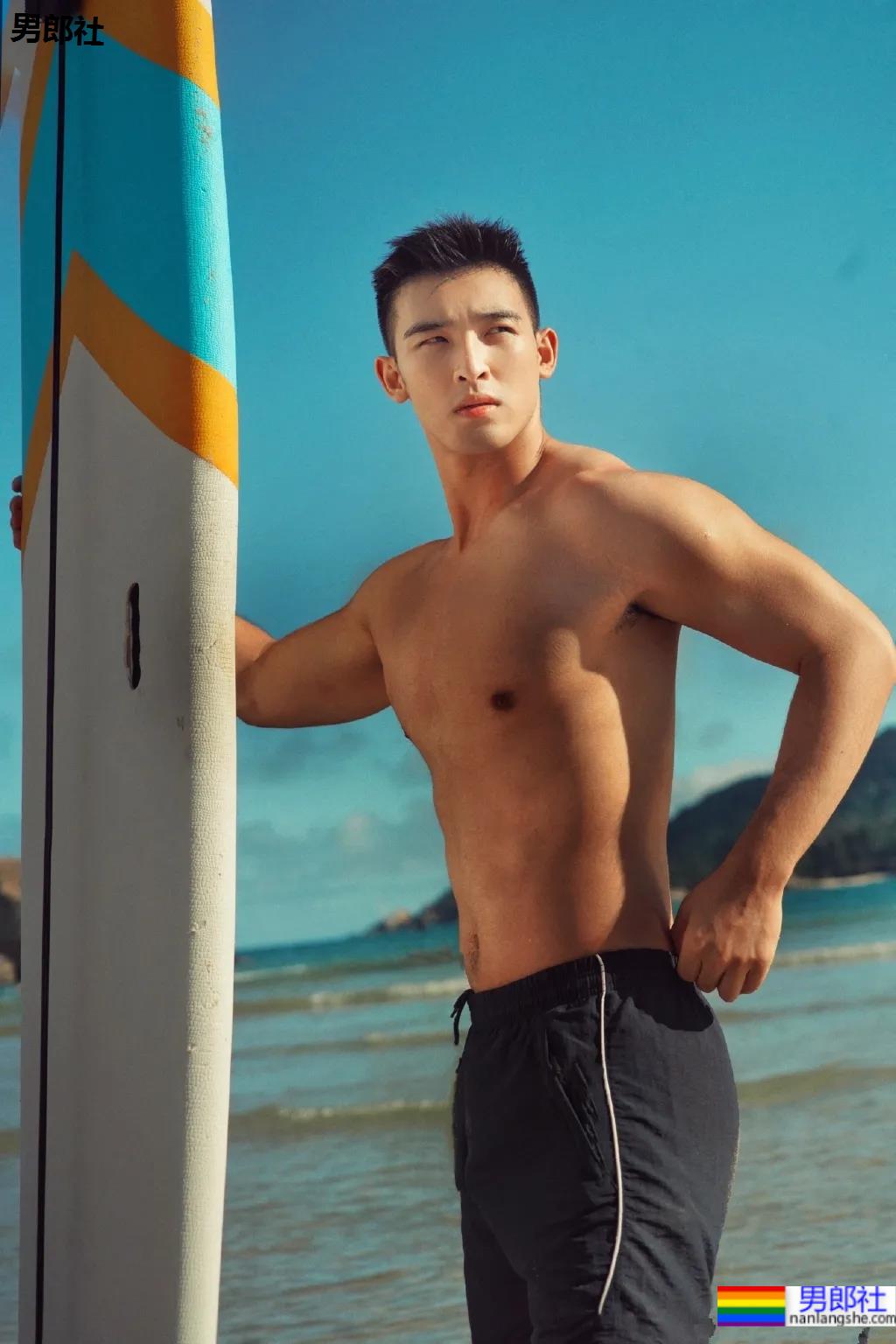 毛若懿乘风破浪新照一览！体育生身材真的太可以了！ - 51虹马