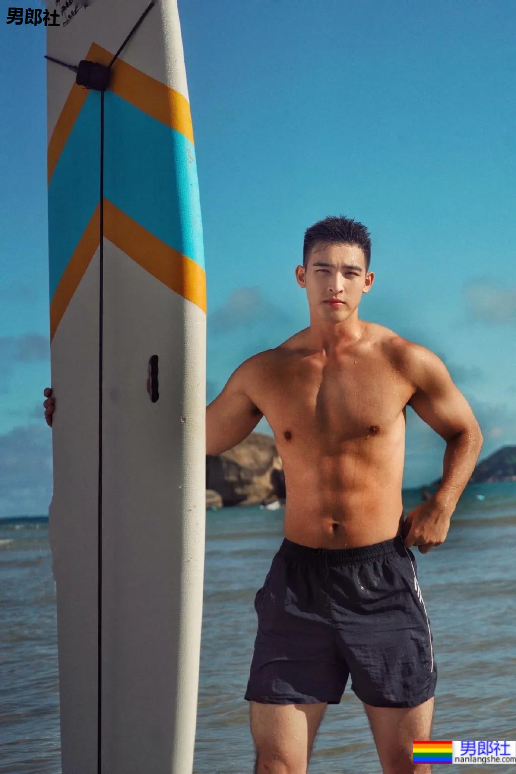 毛若懿乘风破浪新照一览！体育生身材真的太可以了！ - 51虹马