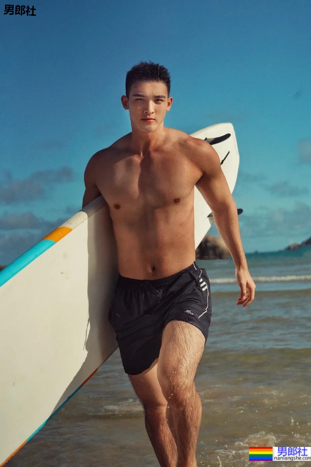 毛若懿乘风破浪新照一览！体育生身材真的太可以了！ - 51虹马