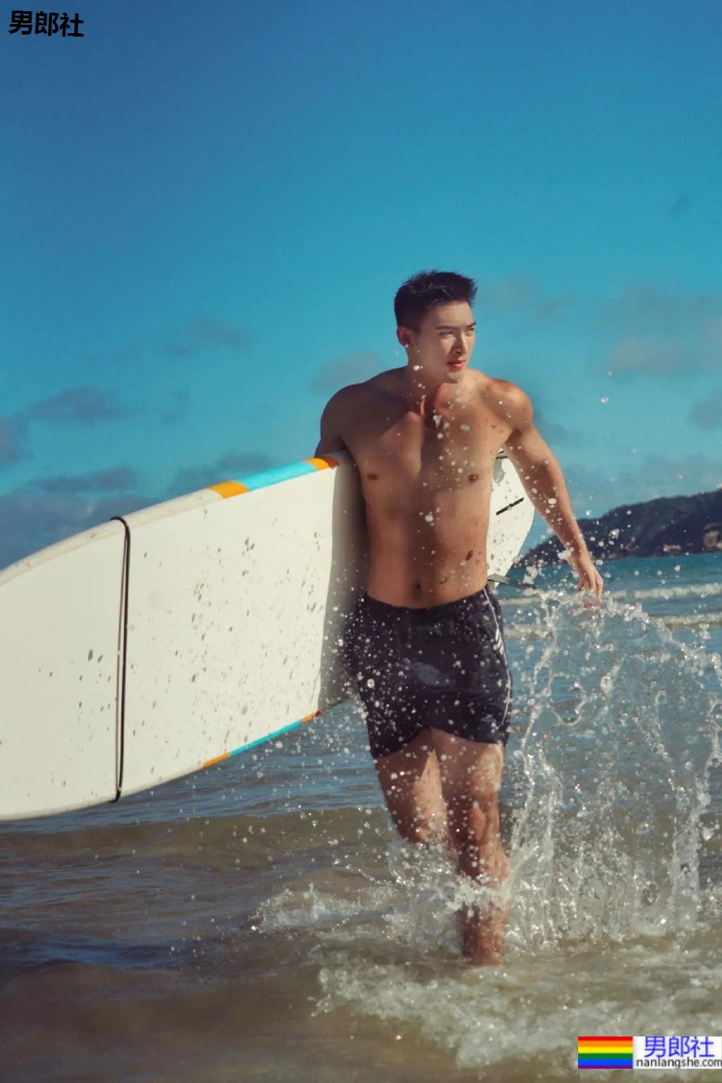 毛若懿乘风破浪新照一览！体育生身材真的太可以了！ - 51虹马