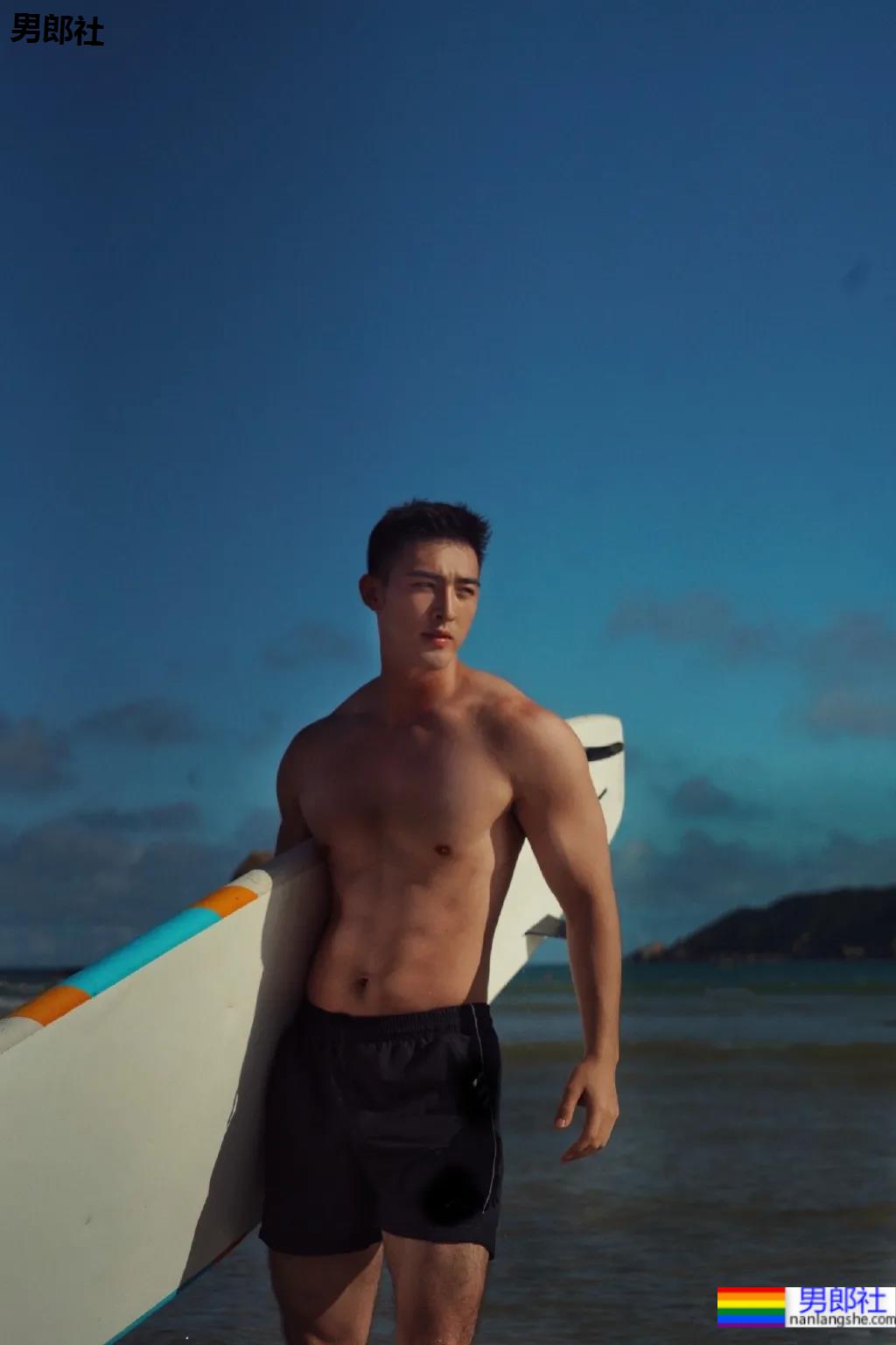 毛若懿乘风破浪新照一览！体育生身材真的太可以了！ - 51虹马