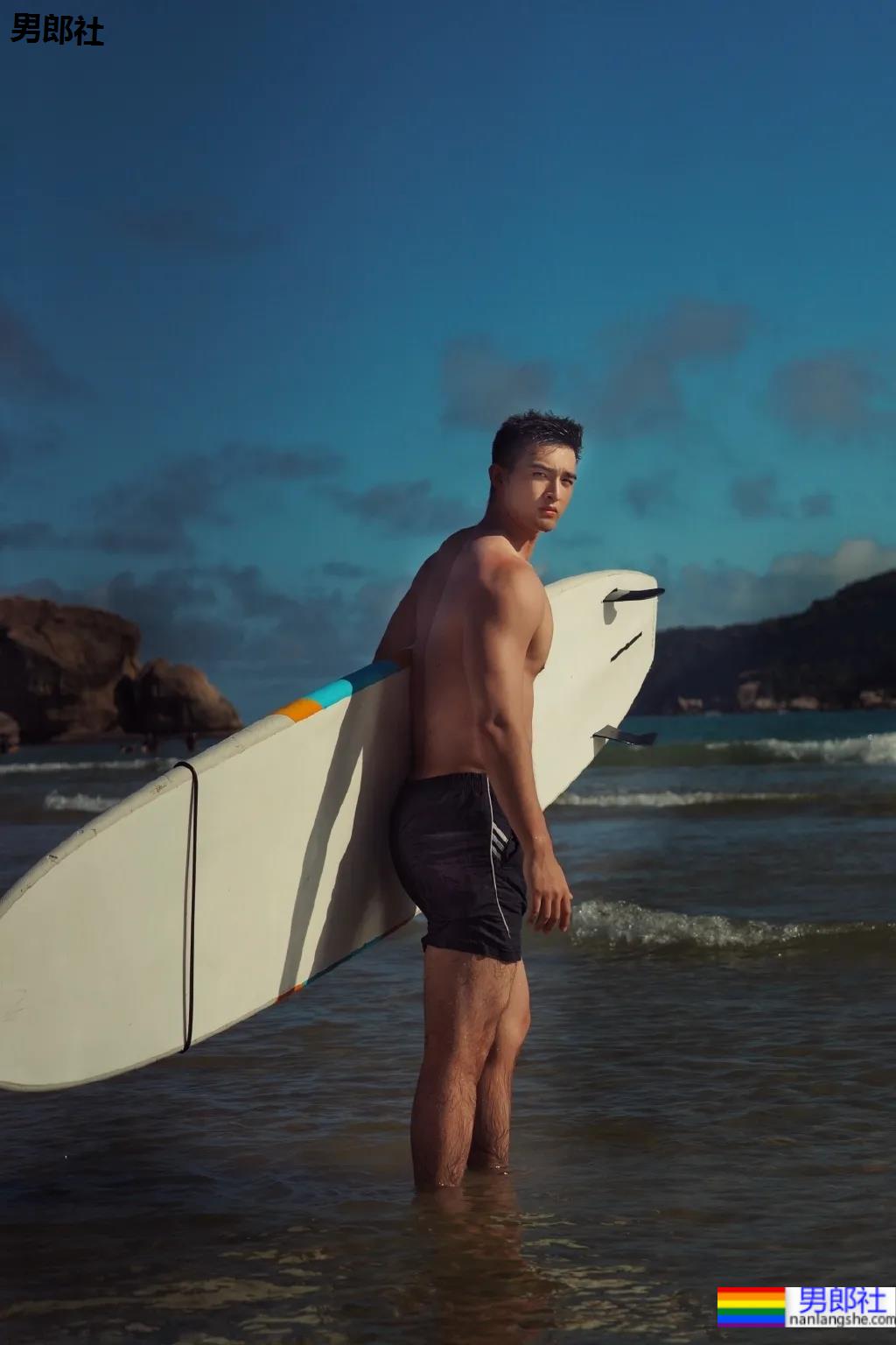 毛若懿乘风破浪新照一览！体育生身材真的太可以了！ - 51虹马