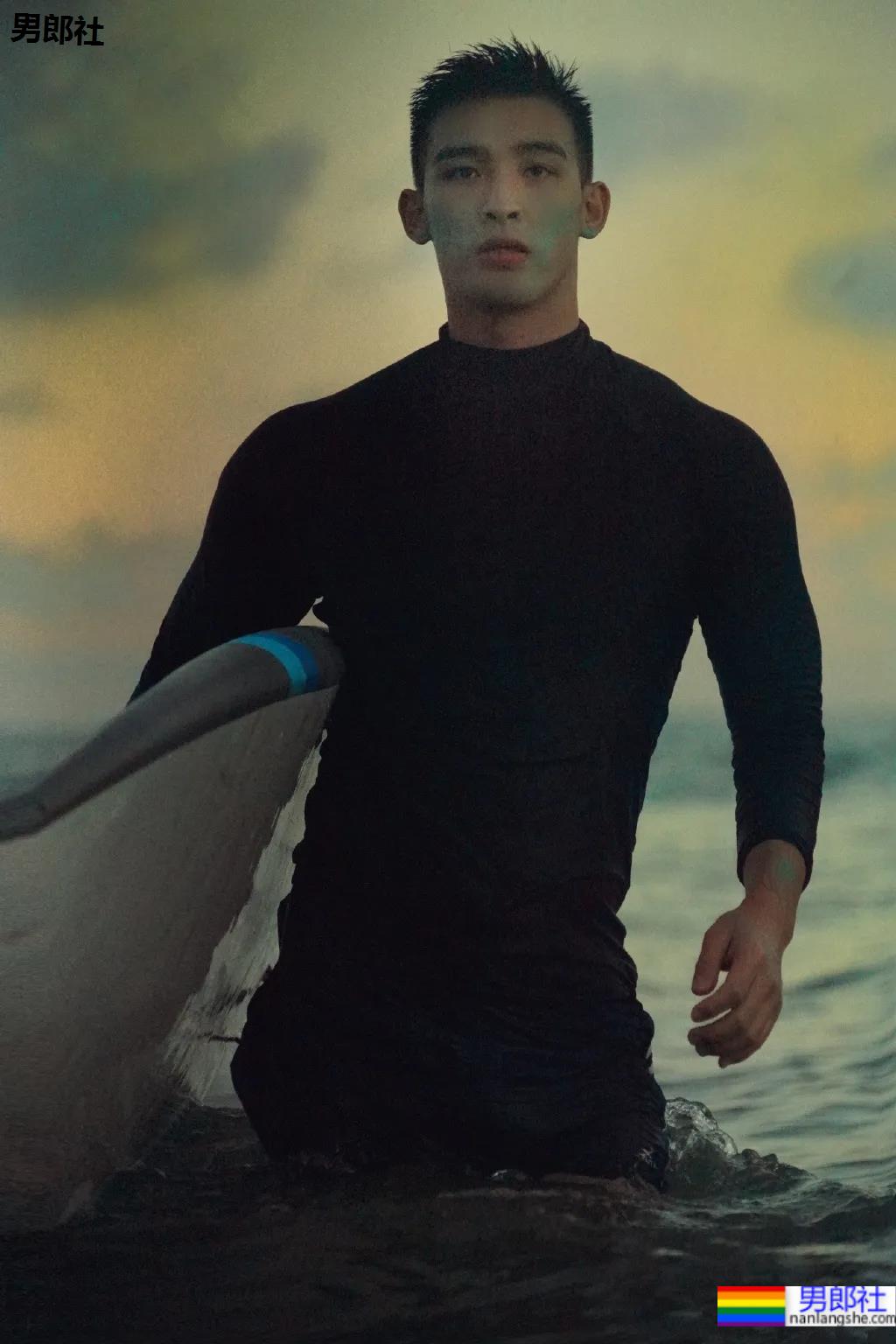 毛若懿乘风破浪新照一览！体育生身材真的太可以了！ - 51虹马