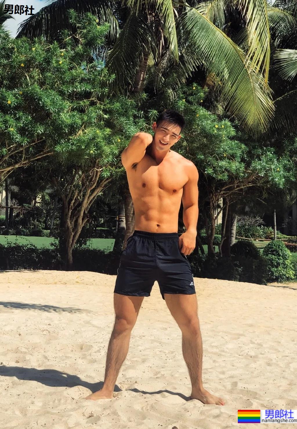 毛若懿乘风破浪新照一览！体育生身材真的太可以了！ - 51虹马