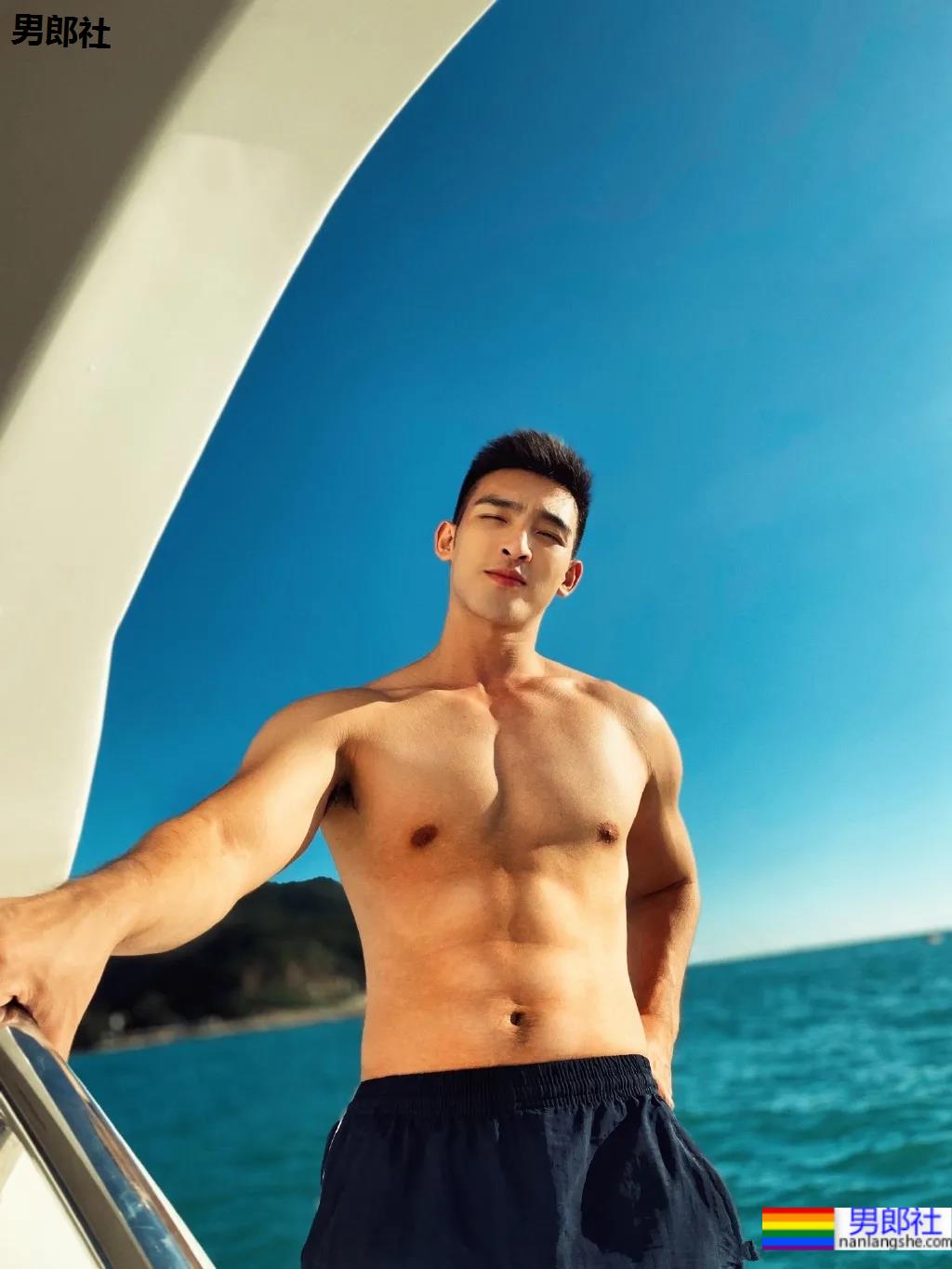 毛若懿乘风破浪新照一览！体育生身材真的太可以了！ - 51虹马