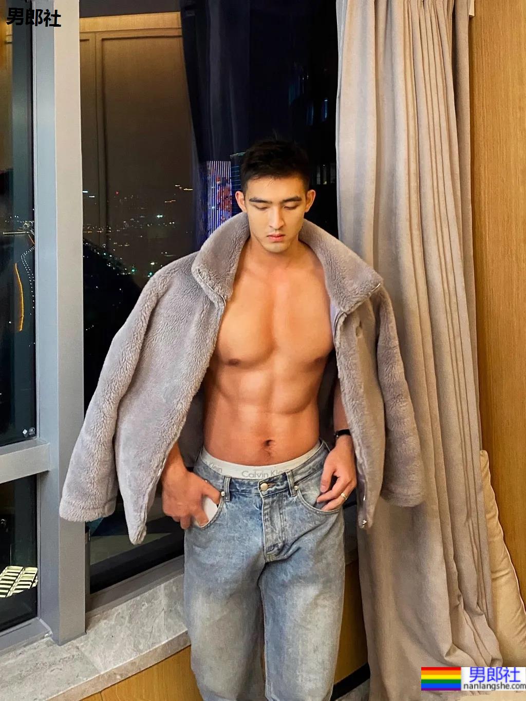 毛若懿乘风破浪新照一览！体育生身材真的太可以了！ - 51虹马