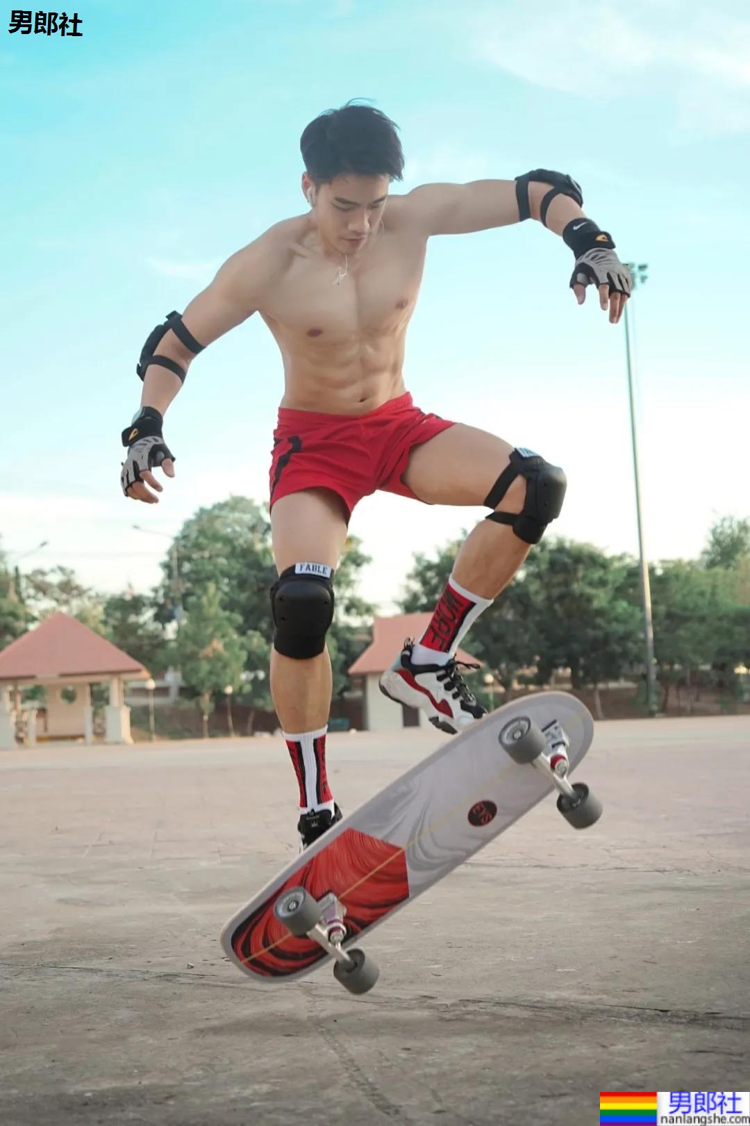 滑板小哥健身房自拍，太想火了-51虹马