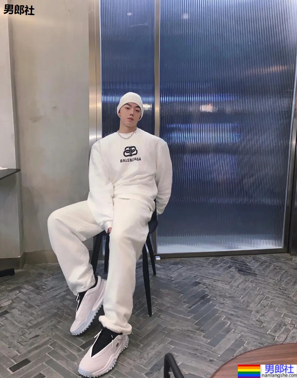 奶凶的短发小奶狗男友，太萌太可爱了！ - 51虹马