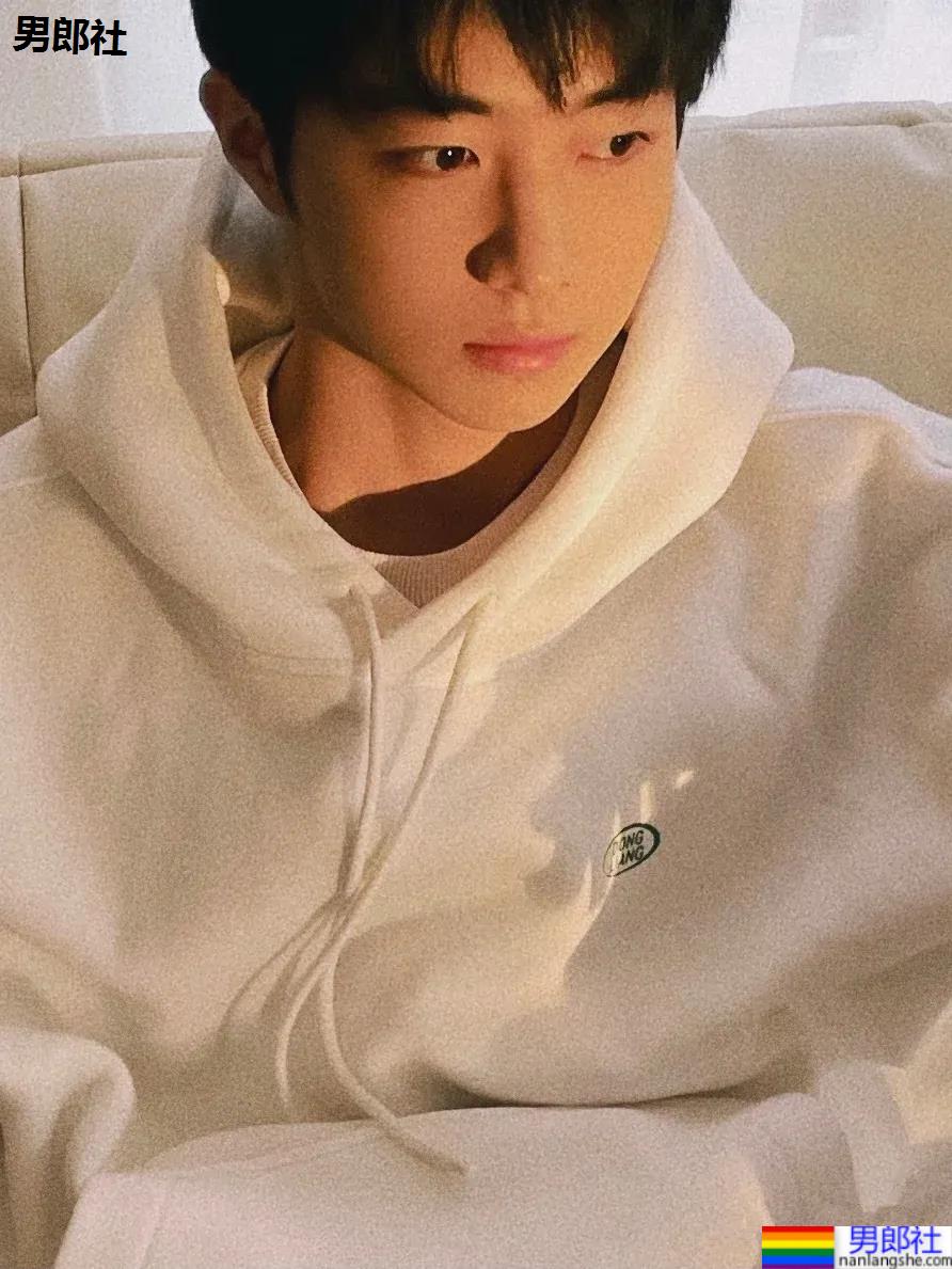 清纯干净的少年感小哥哥，清澈明朗的样子让人心动！ - 51虹马