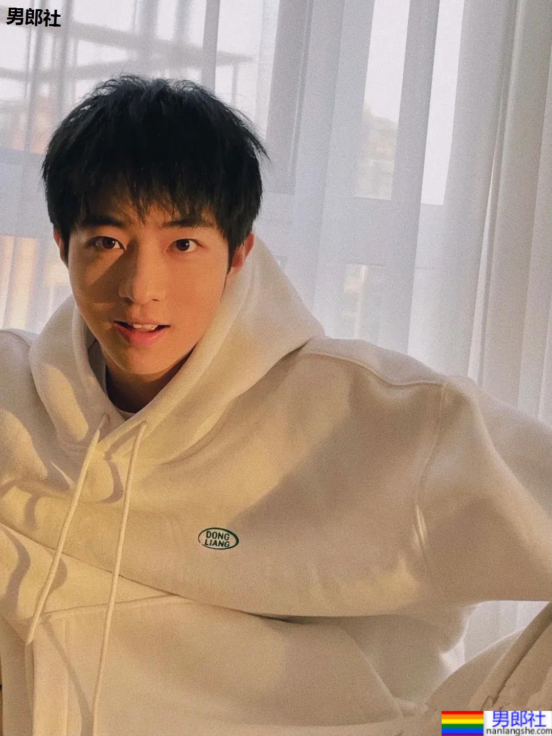 清纯干净的少年感小哥哥，清澈明朗的样子让人心动！ - 51虹马