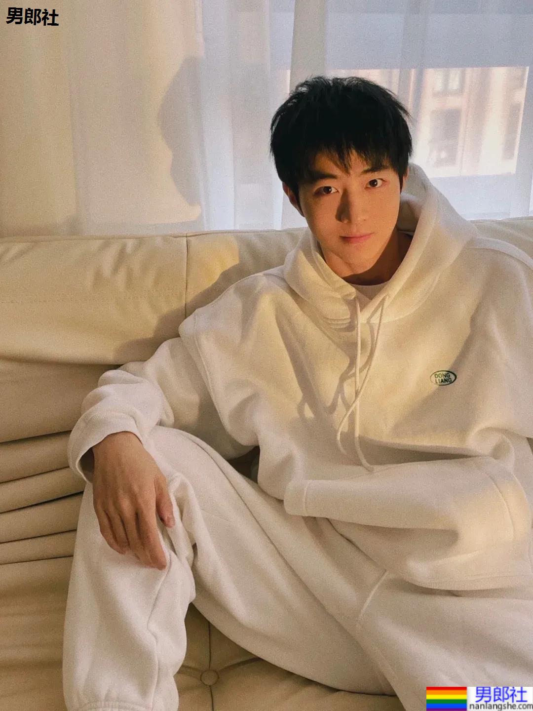 清纯干净的少年感小哥哥，清澈明朗的样子让人心动！ - 51虹马