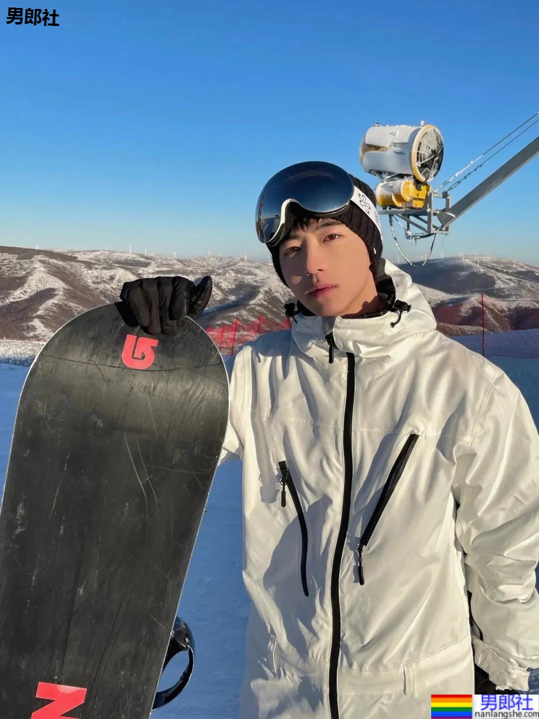 清纯干净的少年感小哥哥，清澈明朗的样子让人心动！ - 51虹马