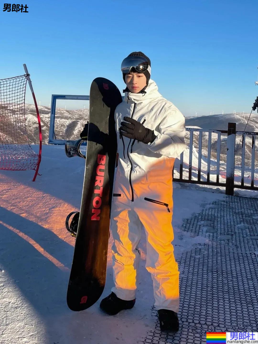 清纯干净的少年感小哥哥，清澈明朗的样子让人心动！ - 51虹马