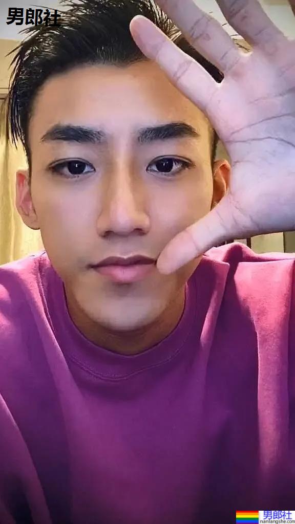 187大长腿篮球体育生小视频火了！颜正条顺小野狼，腱子肉身材惊艳网友！ - 51虹马