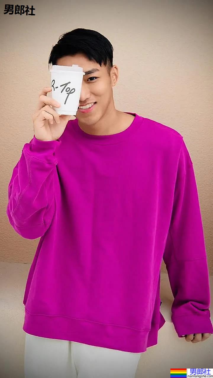 187大长腿篮球体育生小视频火了！颜正条顺小野狼，腱子肉身材惊艳网友！ - 51虹马