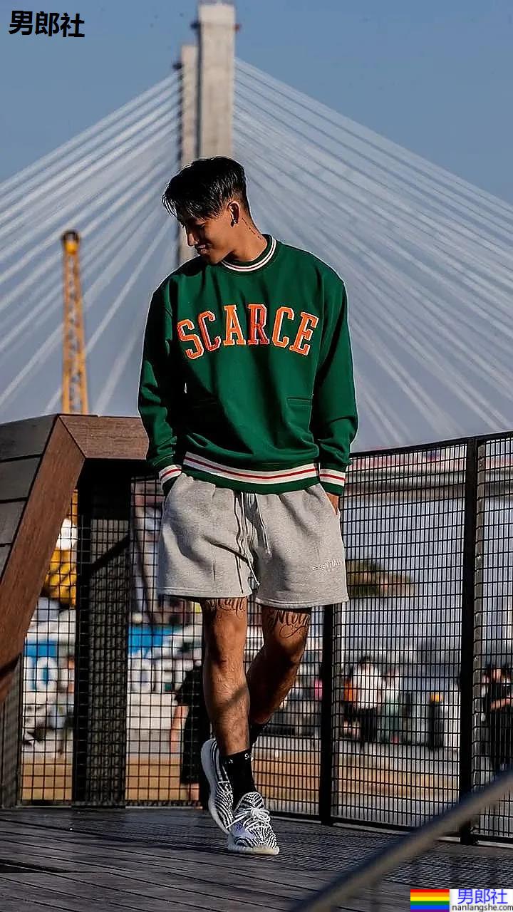 187大长腿篮球体育生小视频火了！颜正条顺小野狼，腱子肉身材惊艳网友！ - 51虹马