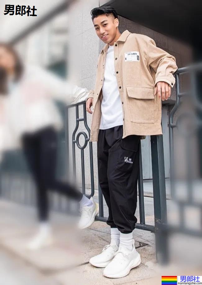 187大长腿篮球体育生小视频火了！颜正条顺小野狼，腱子肉身材惊艳网友！ - 51虹马