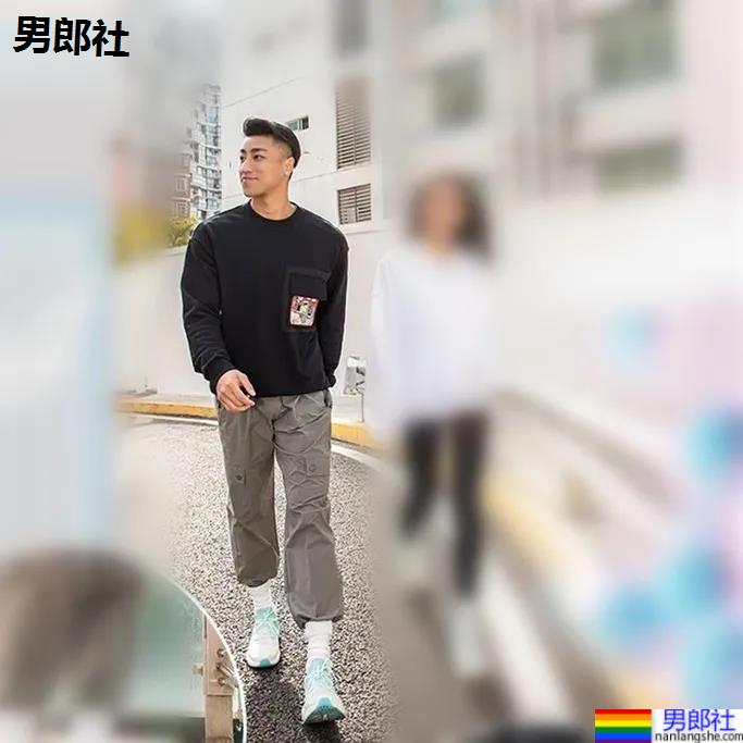 187大长腿篮球体育生小视频火了！颜正条顺小野狼，腱子肉身材惊艳网友！ - 51虹马