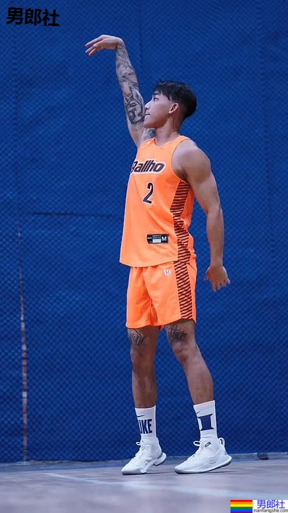 187大长腿篮球体育生小视频火了！颜正条顺小野狼，腱子肉身材惊艳网友！ - 51虹马