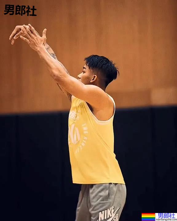 187大长腿篮球体育生小视频火了！颜正条顺小野狼，腱子肉身材惊艳网友！ - 51虹马