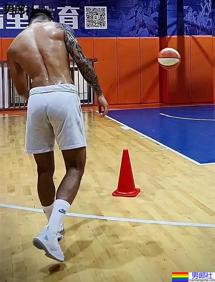 187大长腿篮球体育生小视频火了！颜正条顺小野狼，腱子肉身材惊艳网友！ - 51虹马