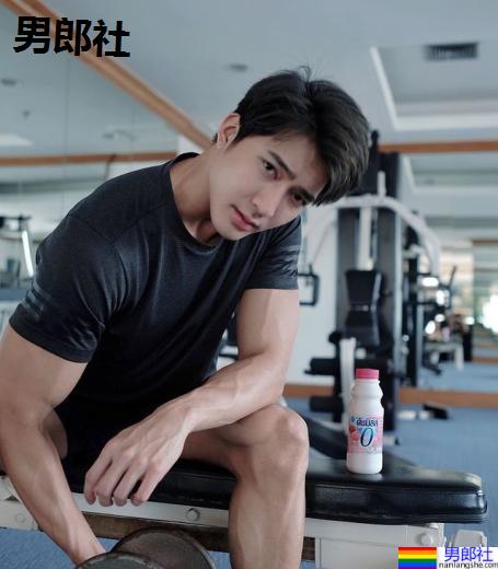 超萌暖微笑誰能抵抗？泰國水男孩展現鮮肉好身材：Earth Pirapat - 51虹马