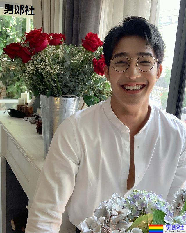 超萌暖微笑誰能抵抗？泰國水男孩展現鮮肉好身材：Earth Pirapat - 51虹马