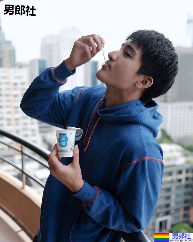 超萌暖微笑誰能抵抗？泰國水男孩展現鮮肉好身材：Earth Pirapat - 51虹马