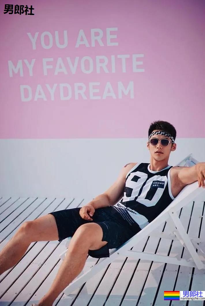 专访牛奶肌网红帅哥：不想被定义为“肉模”，但身材真的太馋了！ - 51虹马