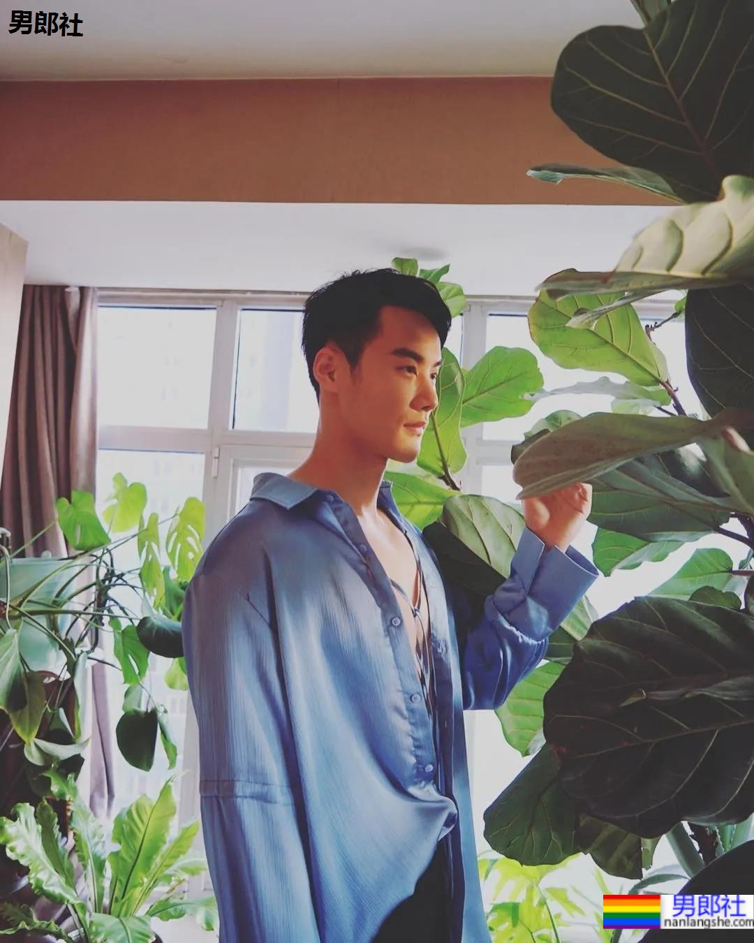 专访牛奶肌网红帅哥：不想被定义为“肉模”，但身材真的太馋了！ - 51虹马