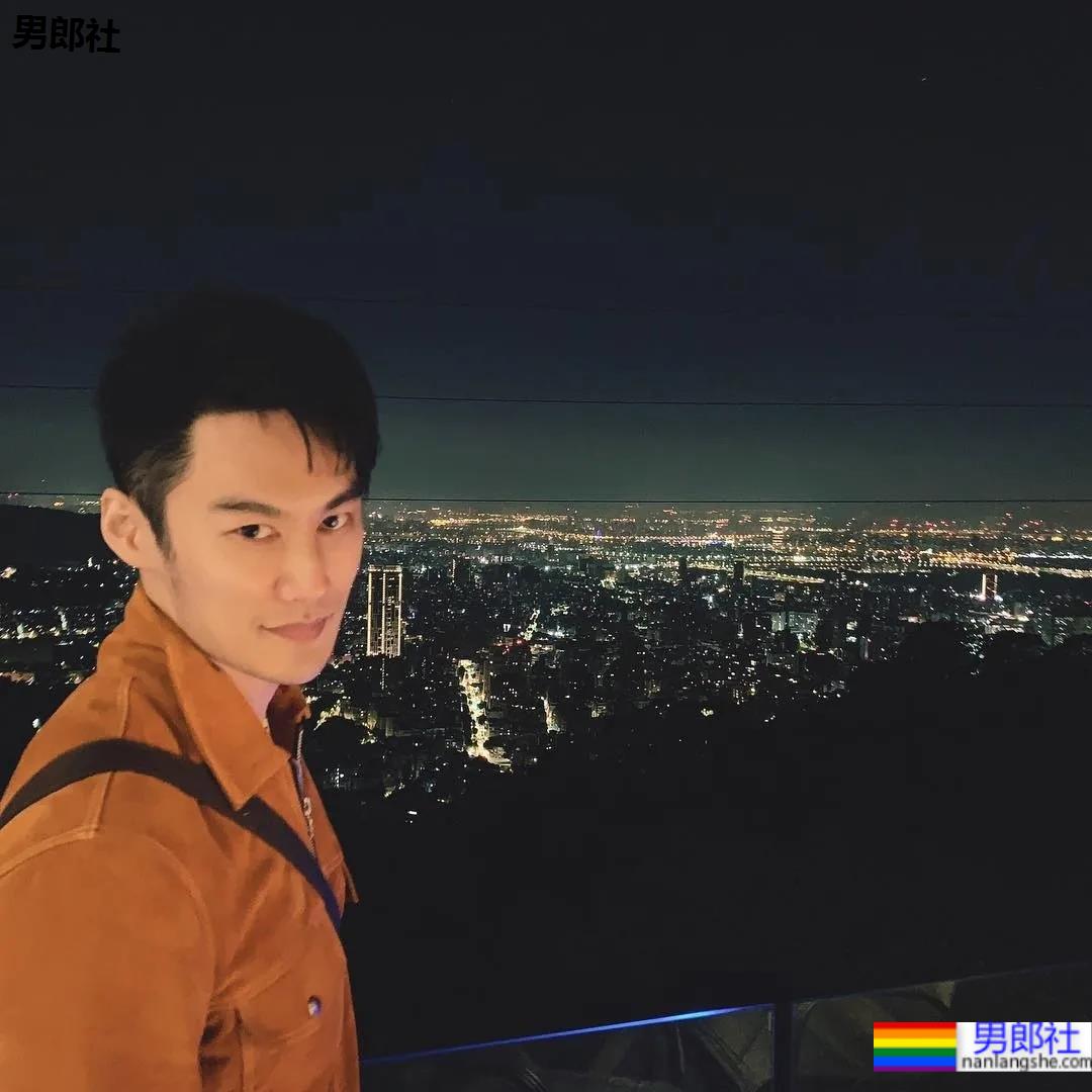 专访牛奶肌网红帅哥：不想被定义为“肉模”，但身材真的太馋了！ - 51虹马