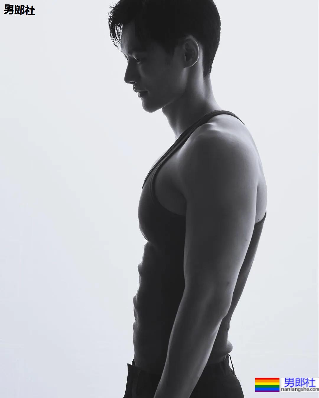 专访牛奶肌网红帅哥：不想被定义为“肉模”，但身材真的太馋了！ - 51虹马