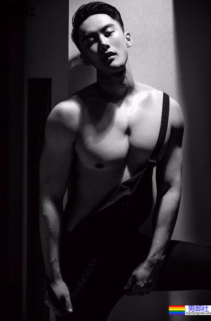 专访牛奶肌网红帅哥：不想被定义为“肉模”，但身材真的太馋了！ - 51虹马