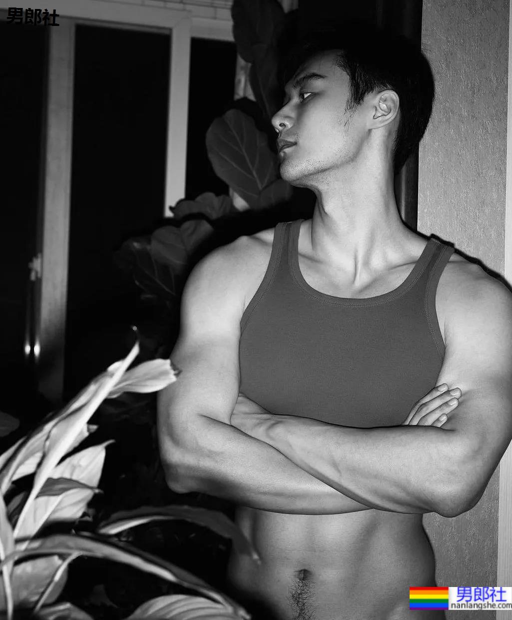 专访牛奶肌网红帅哥：不想被定义为“肉模”，但身材真的太馋了！ - 51虹马