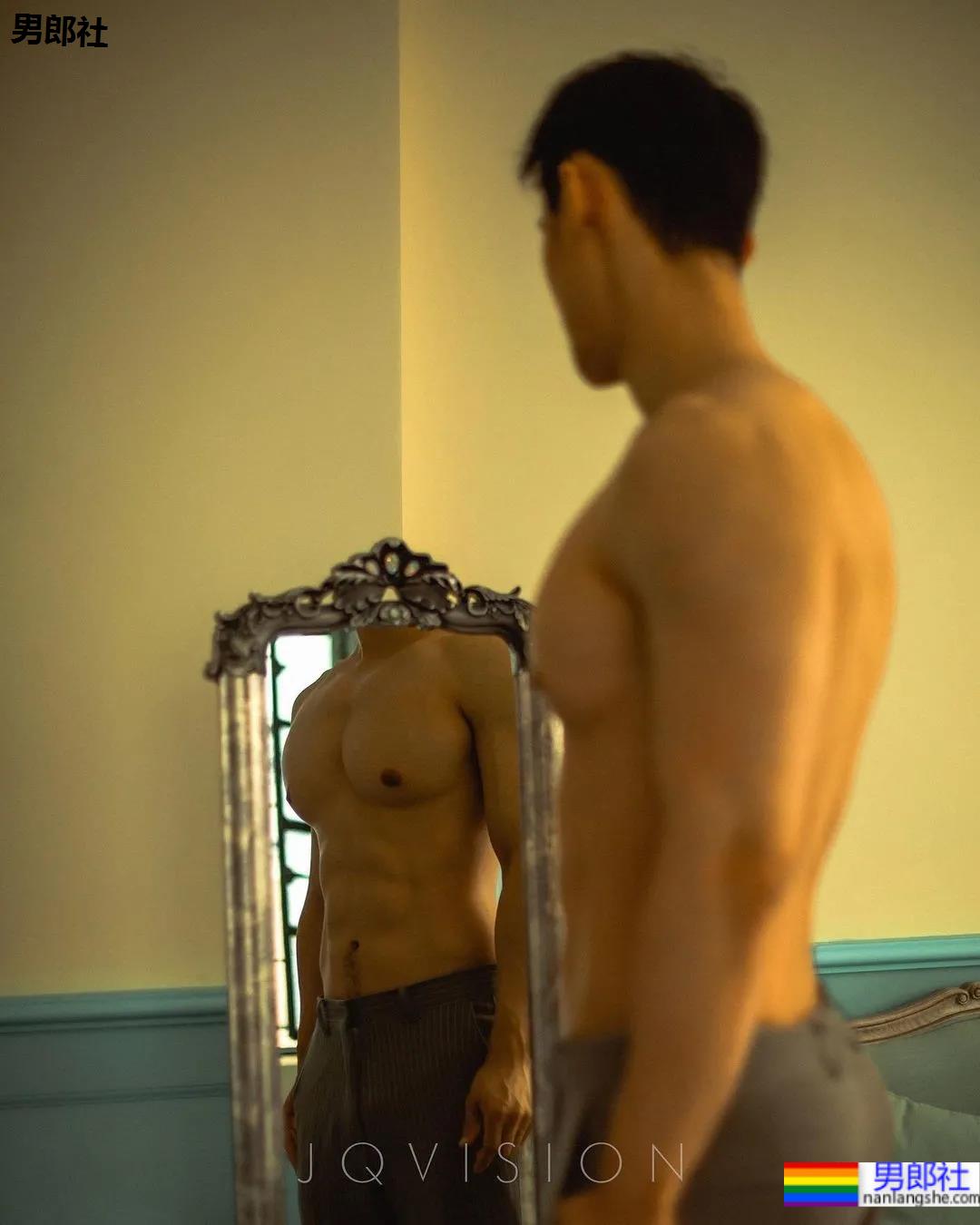 专访牛奶肌网红帅哥：不想被定义为“肉模”，但身材真的太馋了！ - 51虹马