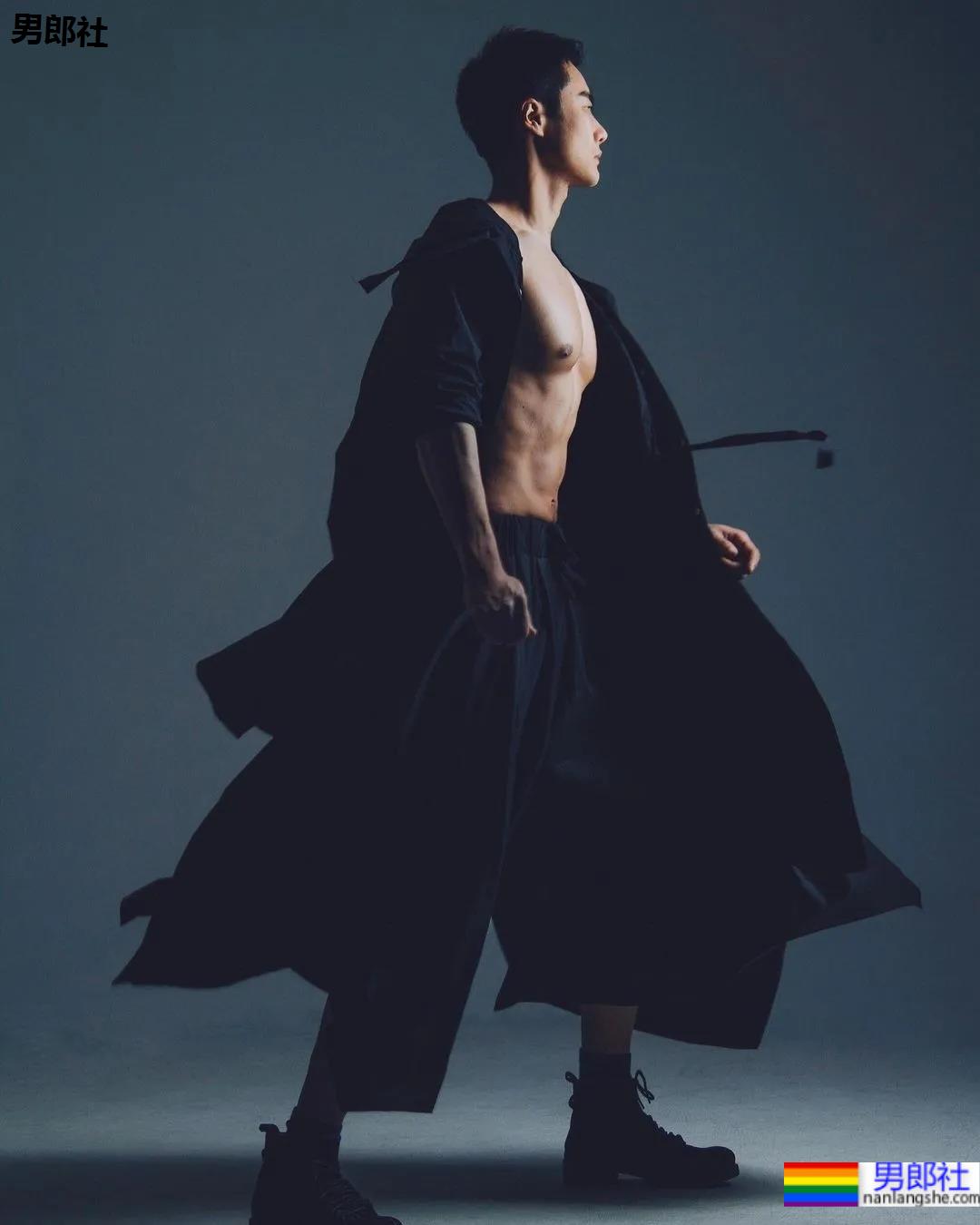 专访牛奶肌网红帅哥：不想被定义为“肉模”，但身材真的太馋了！ - 51虹马