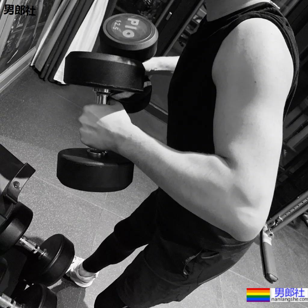 2021年首部双男主剧上热搜!开播就秀身材的两个腹肌小狼狗,香吗? - 51虹马 2021年首部双男主剧上热搜!开播就秀身材的两个腹肌小狼狗,香吗? - 51虹马