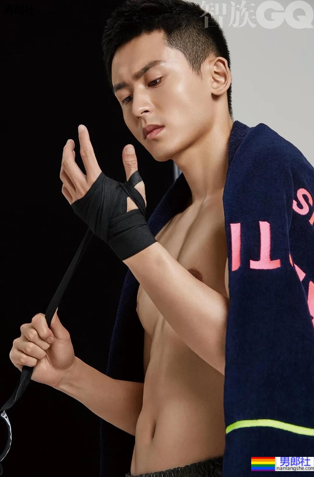 2021年首部双男主剧上热搜!开播就秀身材的两个腹肌小狼狗,香吗? - 51虹马 2021年首部双男主剧上热搜!开播就秀身材的两个腹肌小狼狗,香吗? - 51虹马