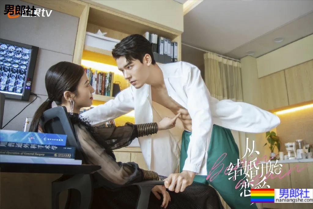 2021年首部双男主剧上热搜!开播就秀身材的两个腹肌小狼狗,香吗? - 51虹马 2021年首部双男主剧上热搜!开播就秀身材的两个腹肌小狼狗,香吗? - 51虹马