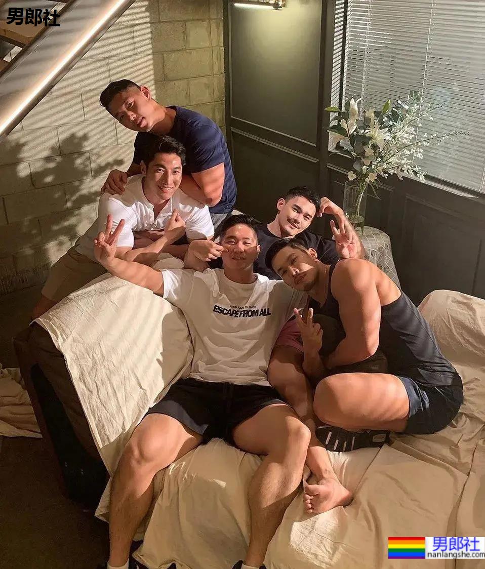 韩国名媛找个壮硕小新肉，是不是太幸福了-51虹马