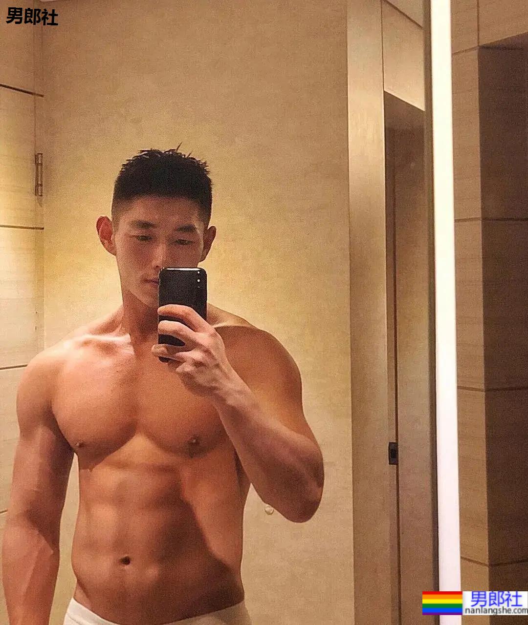 韩国名媛找个壮硕小新肉，是不是太幸福了 - 51虹马