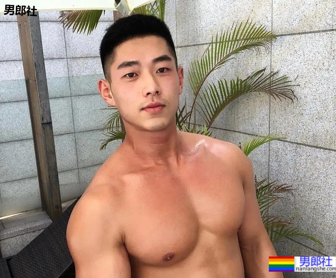 韩国名媛找个壮硕小新肉，是不是太幸福了 - 51虹马