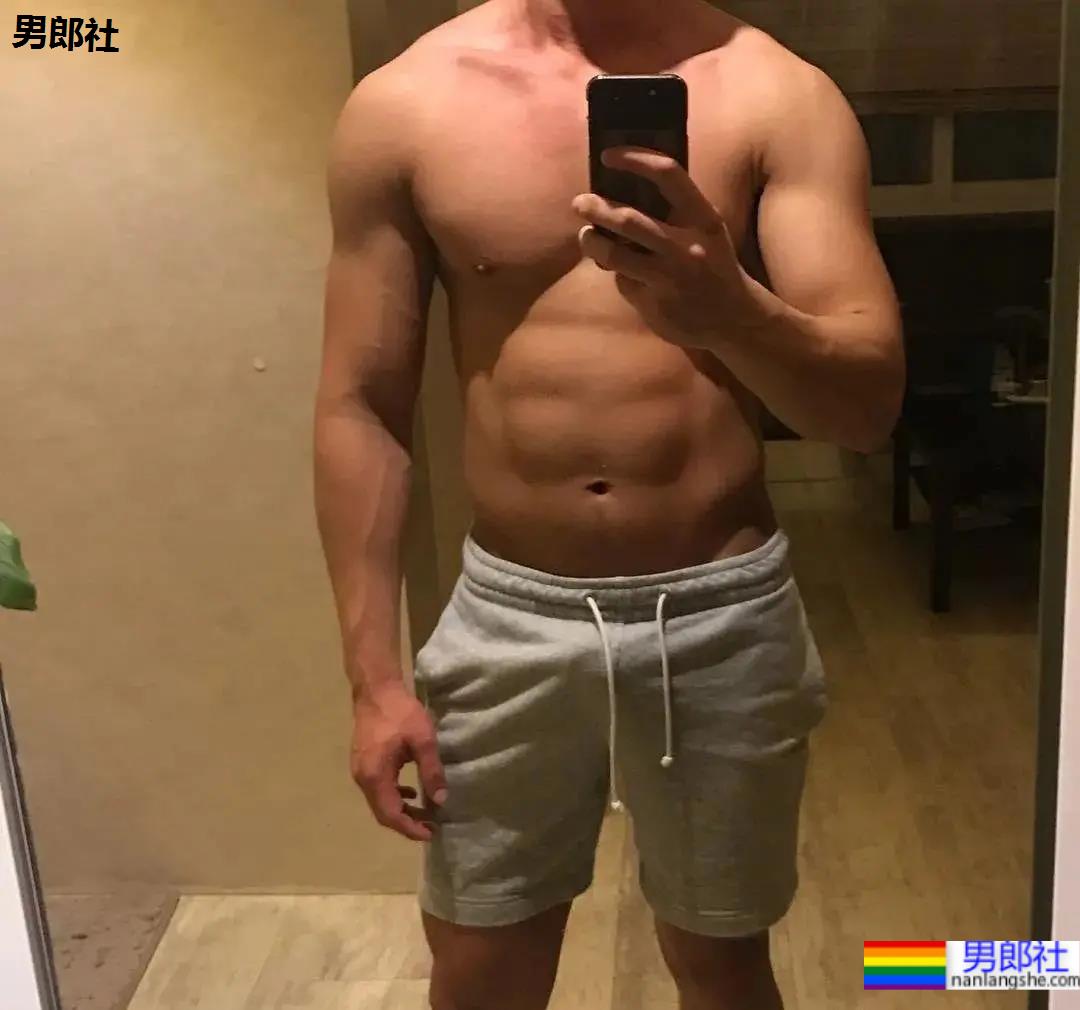 韩国名媛找个壮硕小新肉，是不是太幸福了 - 51虹马