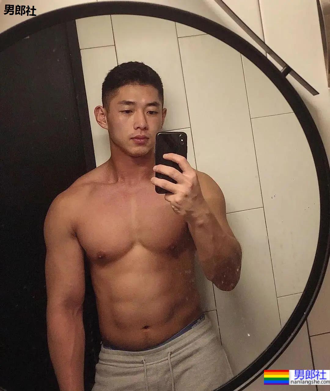 韩国名媛找个壮硕小新肉，是不是太幸福了 - 51虹马