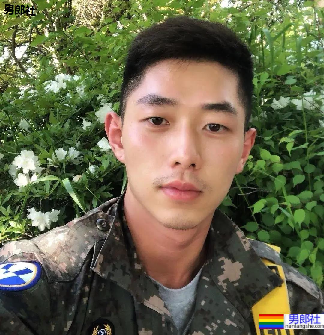 韩国名媛找个壮硕小新肉，是不是太幸福了 - 51虹马