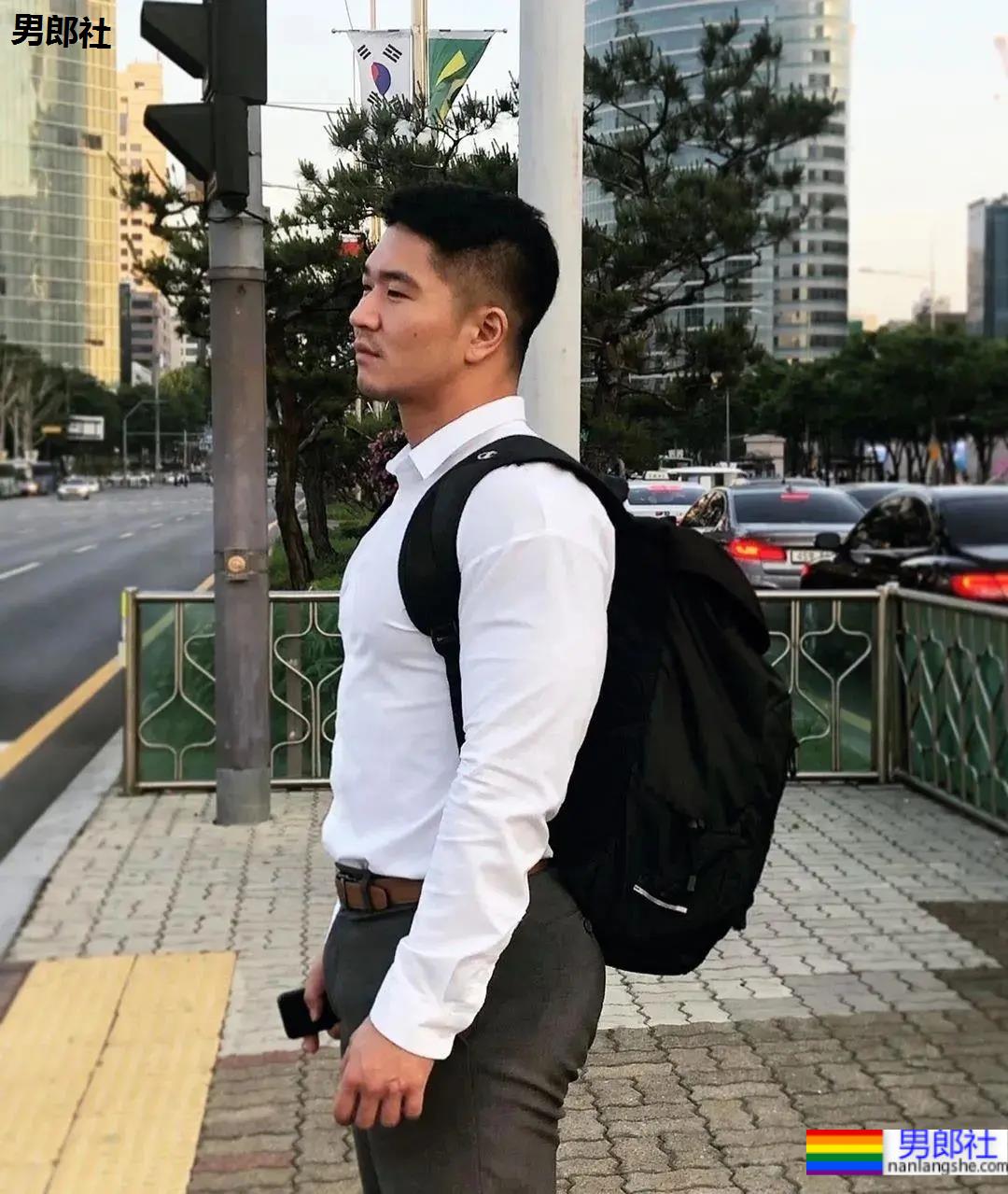 韩国名媛找个壮硕小新肉，是不是太幸福了 - 51虹马