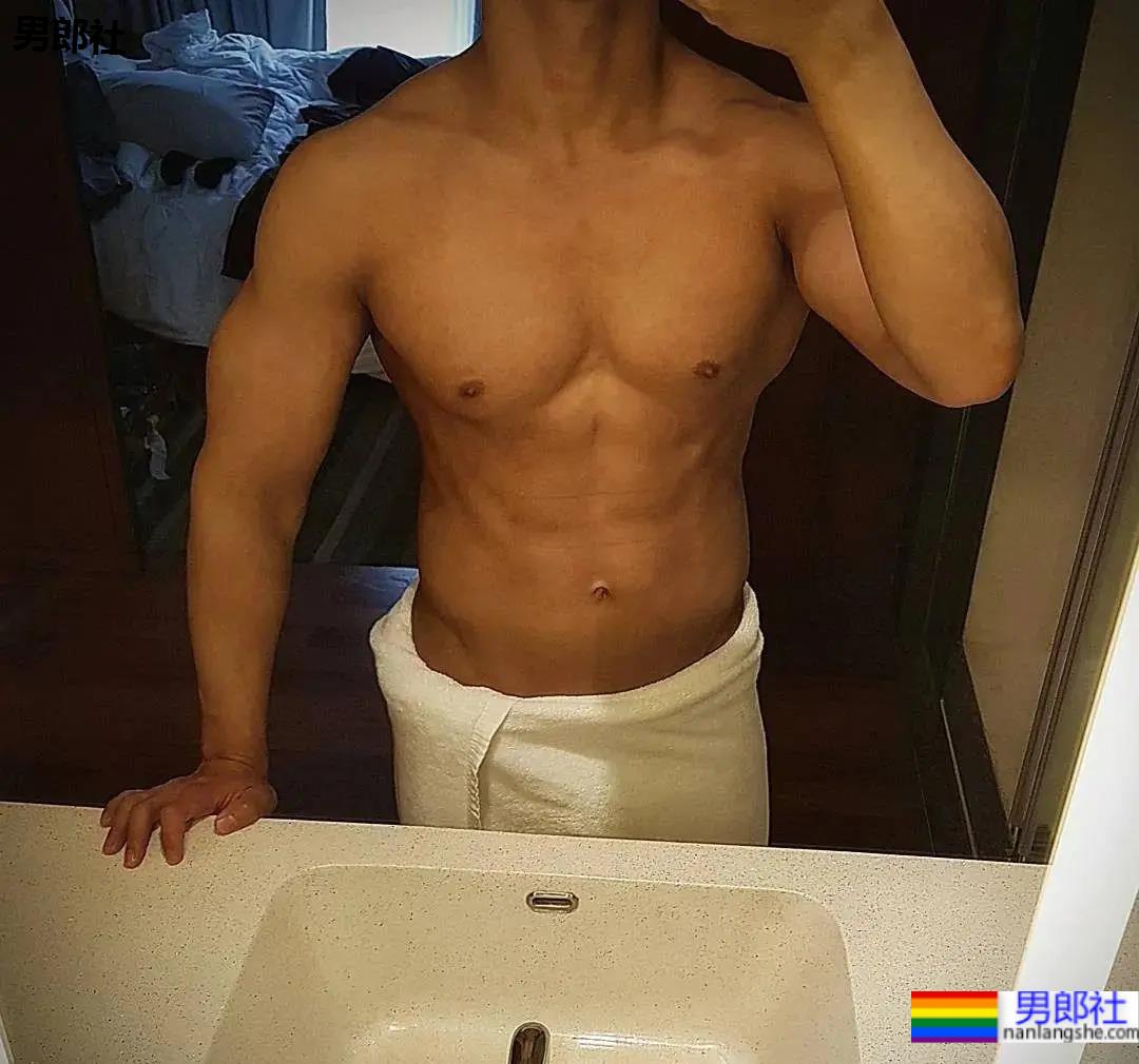 韩国名媛找个壮硕小新肉，是不是太幸福了 - 51虹马